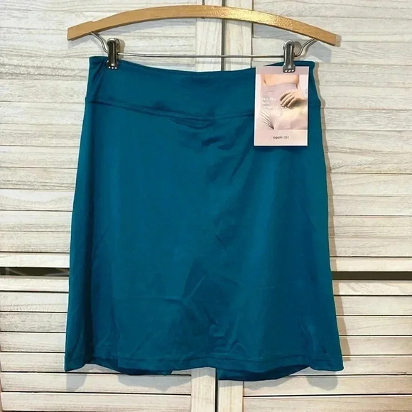NWOT AGAIN 1231  Women’s Medium Teal Knee Length Skort Shorts Athletic Mesh Bag - Picture 2 of 10